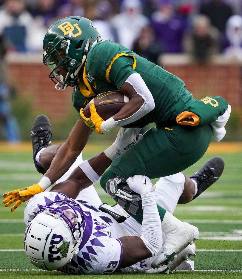 Baylor running back Craig Williams (0) is brought down by TCU linebacker Dee Winters (13)...