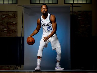 Dallas Mavericks’ Spencer Dinwiddie is photographed during the media day at American...