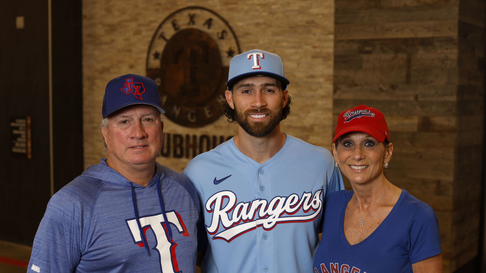 Texas Rangers player Charlie Culberson with his father, Charles Culberson, left, and mother,...