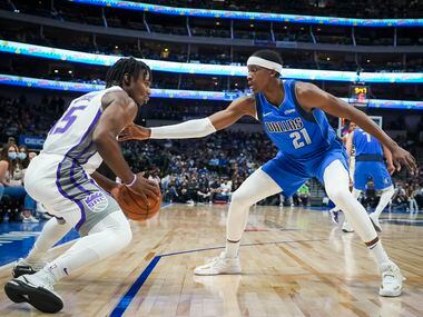 Dallas Mavericks guard Frank Ntilikina (21) defends against Sacramento Kings guard Davion...
