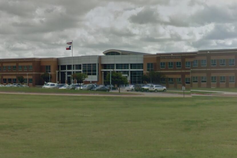 Seguin High School, una de las tantas escuelas sin clases en Arlington ISD por el coronavirus.