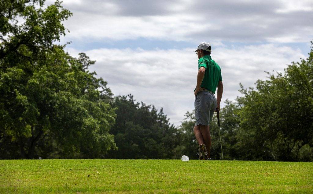 Southlake Carroll's Evan Paquette waits to putt on the 1st green during round 2 of the UIL...