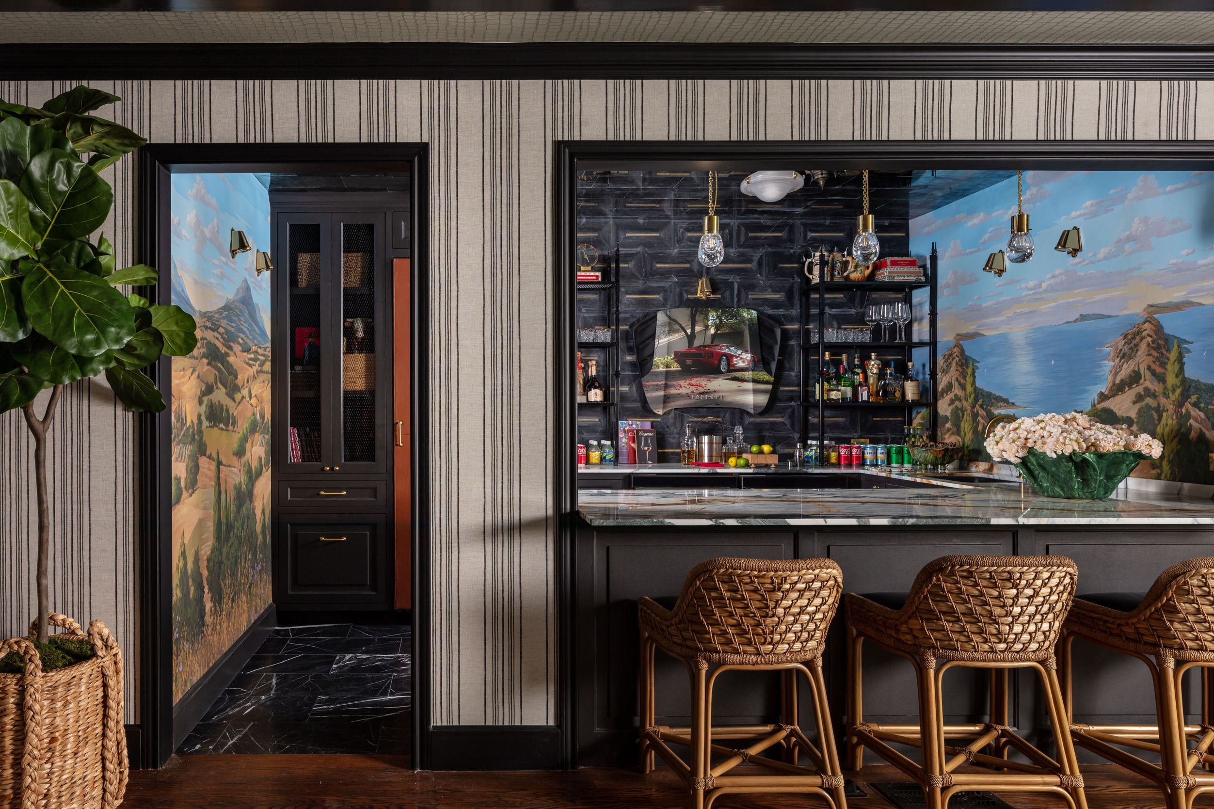 For this bar, Jason Jones of Jase Jones & Associates in Dallas took design notes from Art...