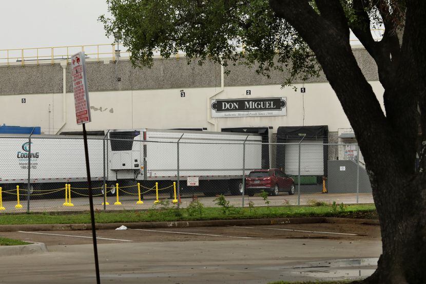La planta de Don Miguel Foods ubicada en el noroeste de Dallas fue cerrada para limpieza...