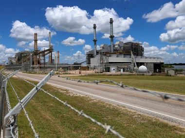 In 2018, Vistra closed three coal-burning power plants in Texas, including the Sandow facility near Rockdale (above). The Irving company, one of the nation's top power generators, plans to close seven coal plants in Illinois and Ohio — and invest heavily in solar power and battery storage.