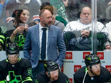 Dallas Stars head coach Peter DeBoer talks to his team on the bench during the second period...