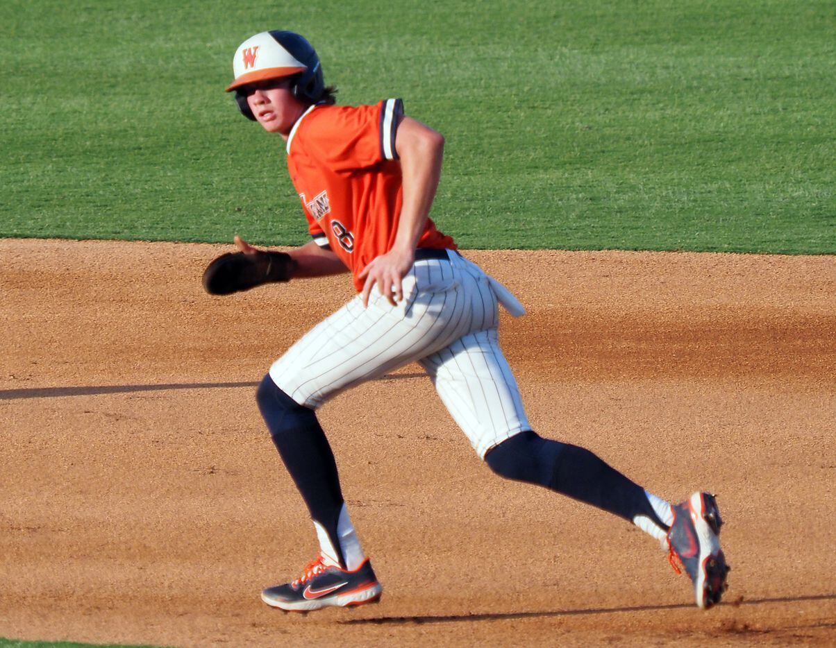 Frisco Wakeland baserunner Jackson Dillingham steals second against Georgetown in the UIL...