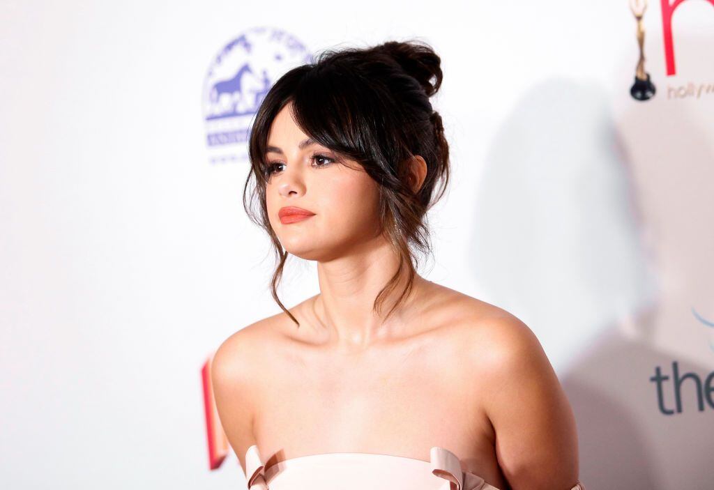 Selena Gomez en la entrega de los 2020 Hollywood Beauty Awards en The Taglyan Complex el 6...