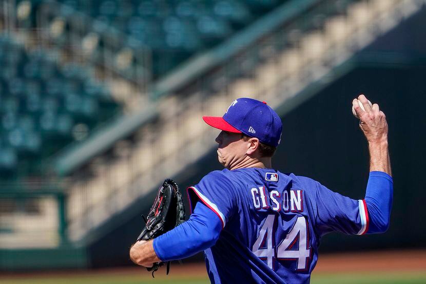 El pitcher de los  Rangers de Texas, Kyle Gibson, ha tenido buenas salidas en el campamento...