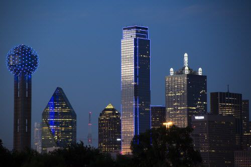 El centro de Dallas de noche.
