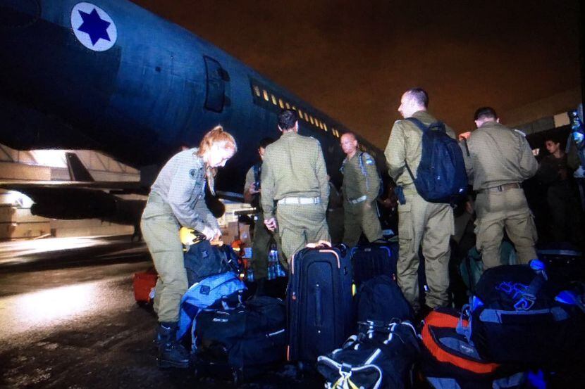 El Gobierno de Israel envió rescatistas a México para ayudar tras el sismo. Foto AGENCIA...