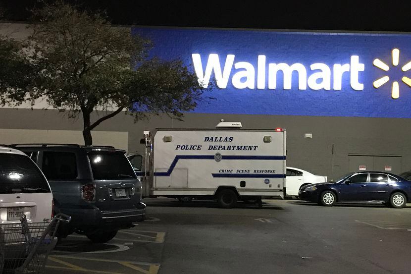 El incidente ocurrió en el Wal-Mart ubicado en Buckner Terrace, dijo la policía.FOTO ELVIA...