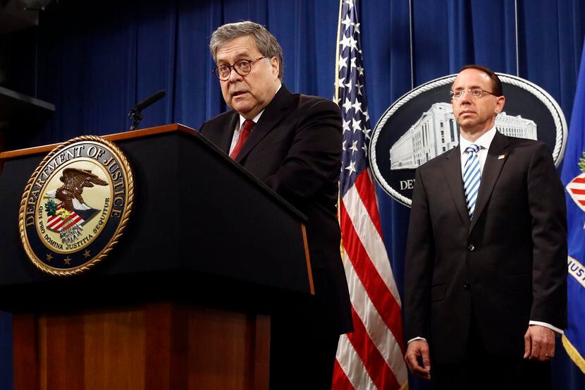 El secretario de Justicia William Barr y el subsecretario Rod Rosenstein durante la...