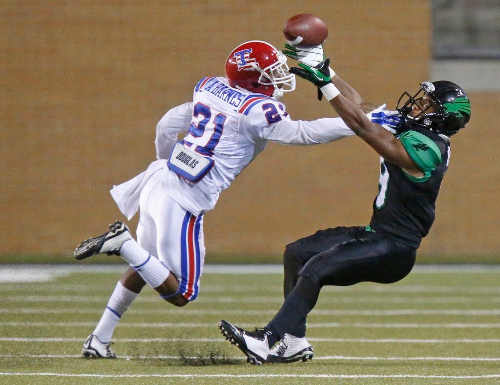 Louisiana Tech Bulldogs defensive back Adairius Barnes (21) breaks up a pass intended for...
