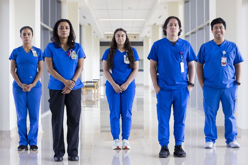 Los enfermeros Perla Sánchez-Pérez, Anitha George, Jaycie Martínez, Angel Marrufo y Jan...