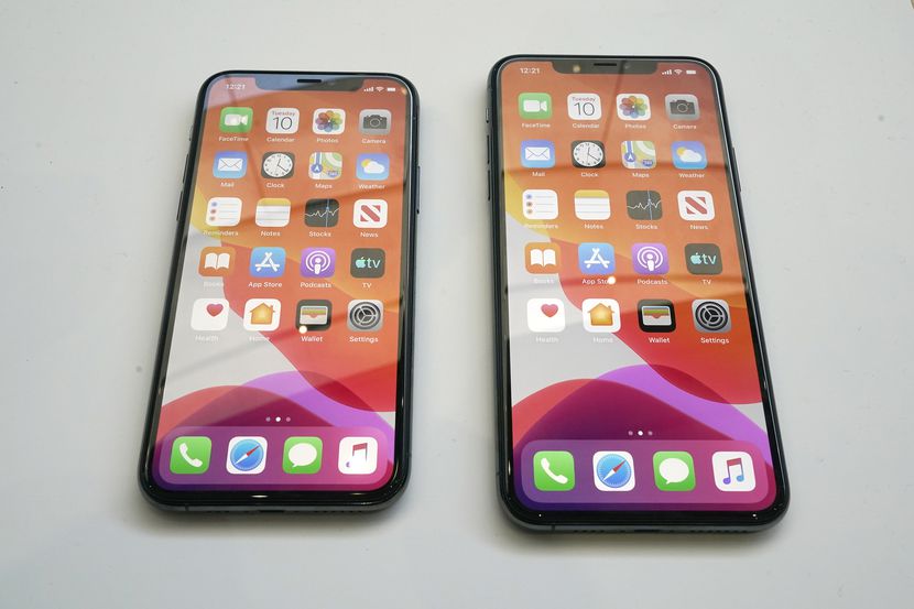 Dos aparatos iPhone 11 Pro y iPhone 11 Pro Max de Apple.