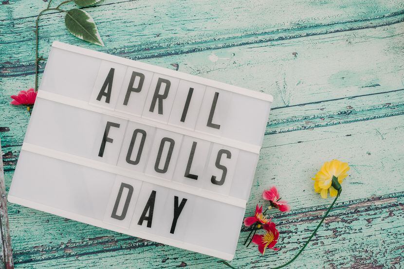 April Fool’s Day es el 1 de abril. Es una jornada de bromas similar al Día de los Inocentes.