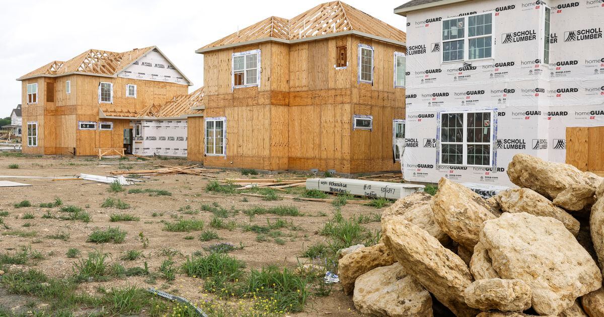 Dallas, New York firms to build thousands of rental homes