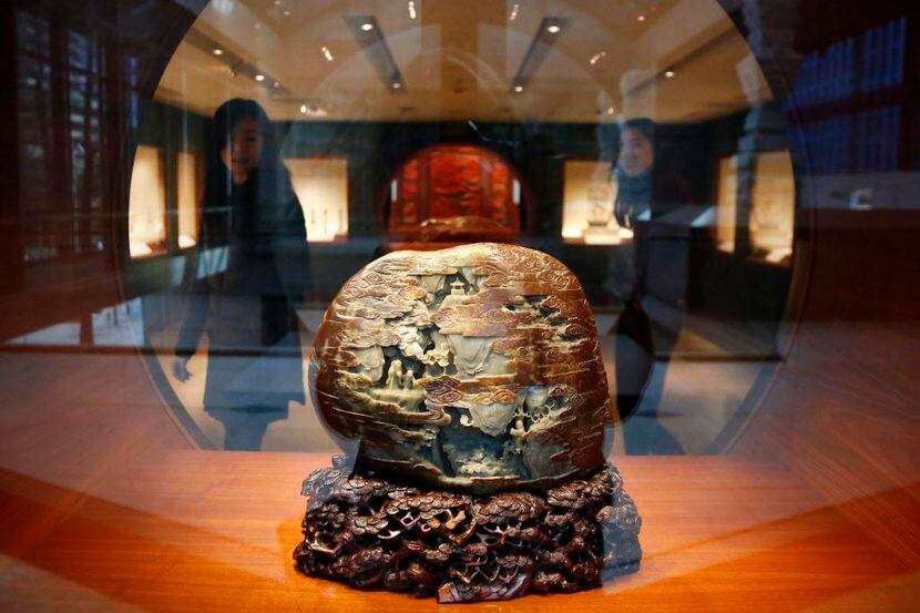 Una montaña de jade de la dinastía Qing es parte de la colección del Museo Crow de Arte...