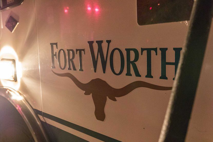 El Departamento de Policía de Fort Worth a dos personas que provocaron una persecución...
