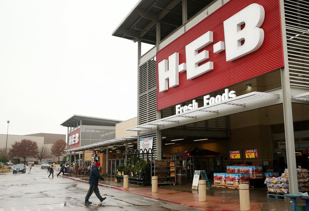 An exterior view of the H-E-B grocery store along U.S. Highway 77 in Waxahachie, Texas Tuesday December 19, 2017. (Andy Jacobsohn/The Dallas Morning News)  
H-E-B is building a store in Hudson Oaks, about 20 miles west of downtown Fort Worth, which is scheduled to open in 2019, the San Antonio-based grocer said. That would bring H-E-B's total number of stores in North Texas to eight. The others are in Burleson, Granbury, Cleburne, Ennis, Waxahachie, Stephenville and Corsicana.