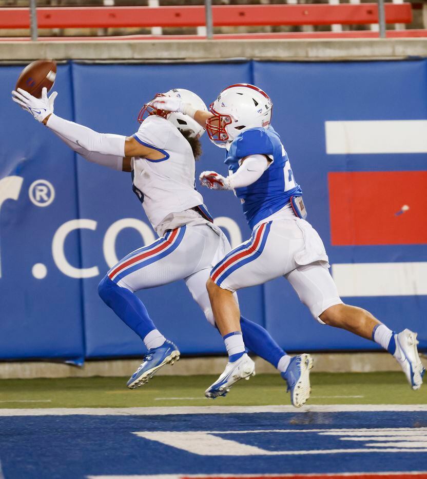 Southern Methodist Mustangs wide receiver Austin Upshaw (6) scores on a play called by...