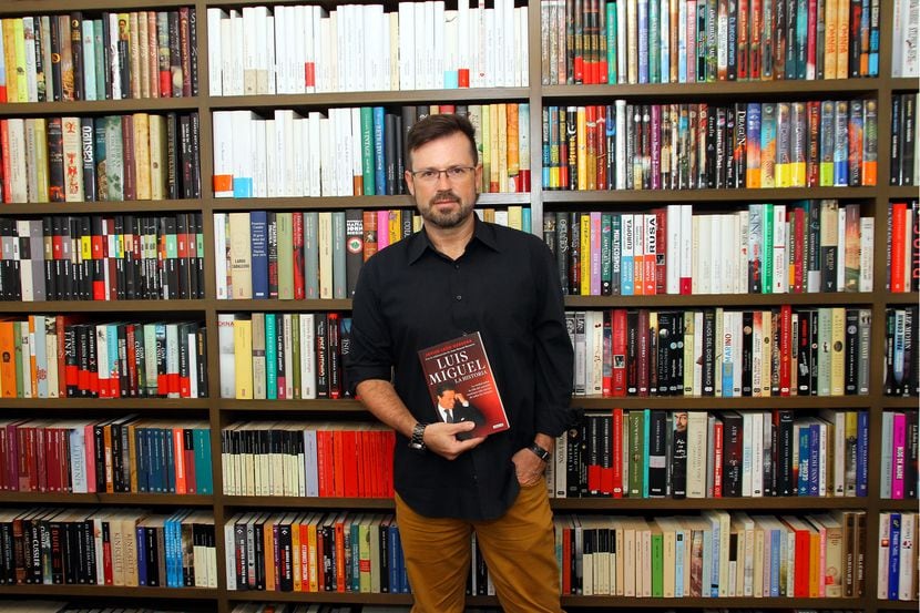 Javier León, autor de “Luis mi Rey” y “Luis Miguel la Historia”, dice que está orgulloso de...