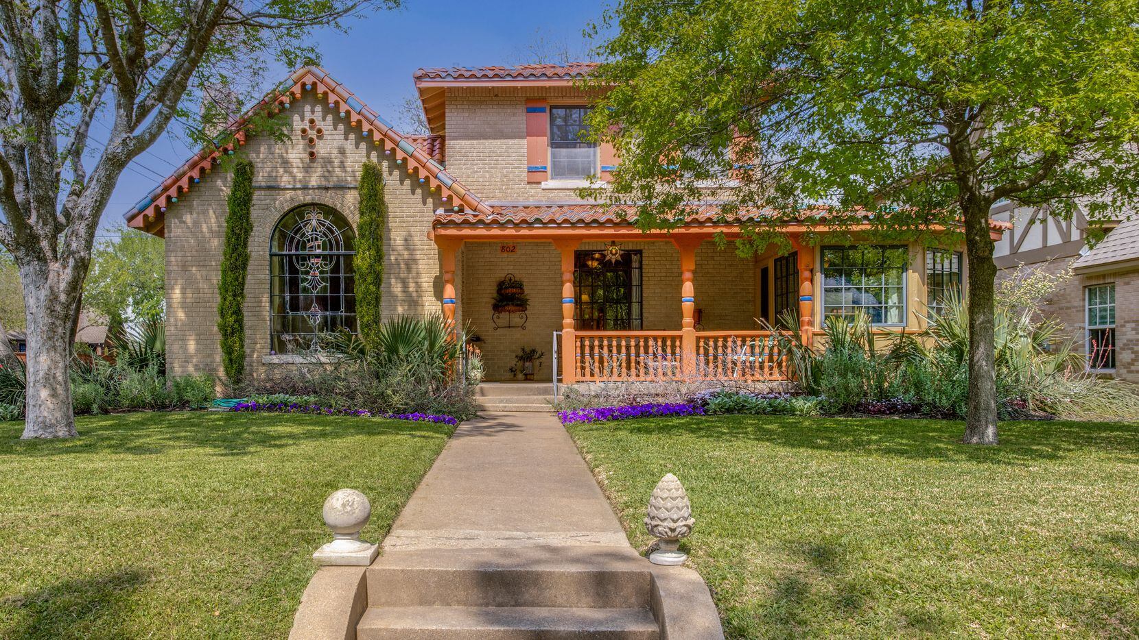 Take a look at this historic Hollywood Heights home at 802 Clermont Ave. in Dallas.