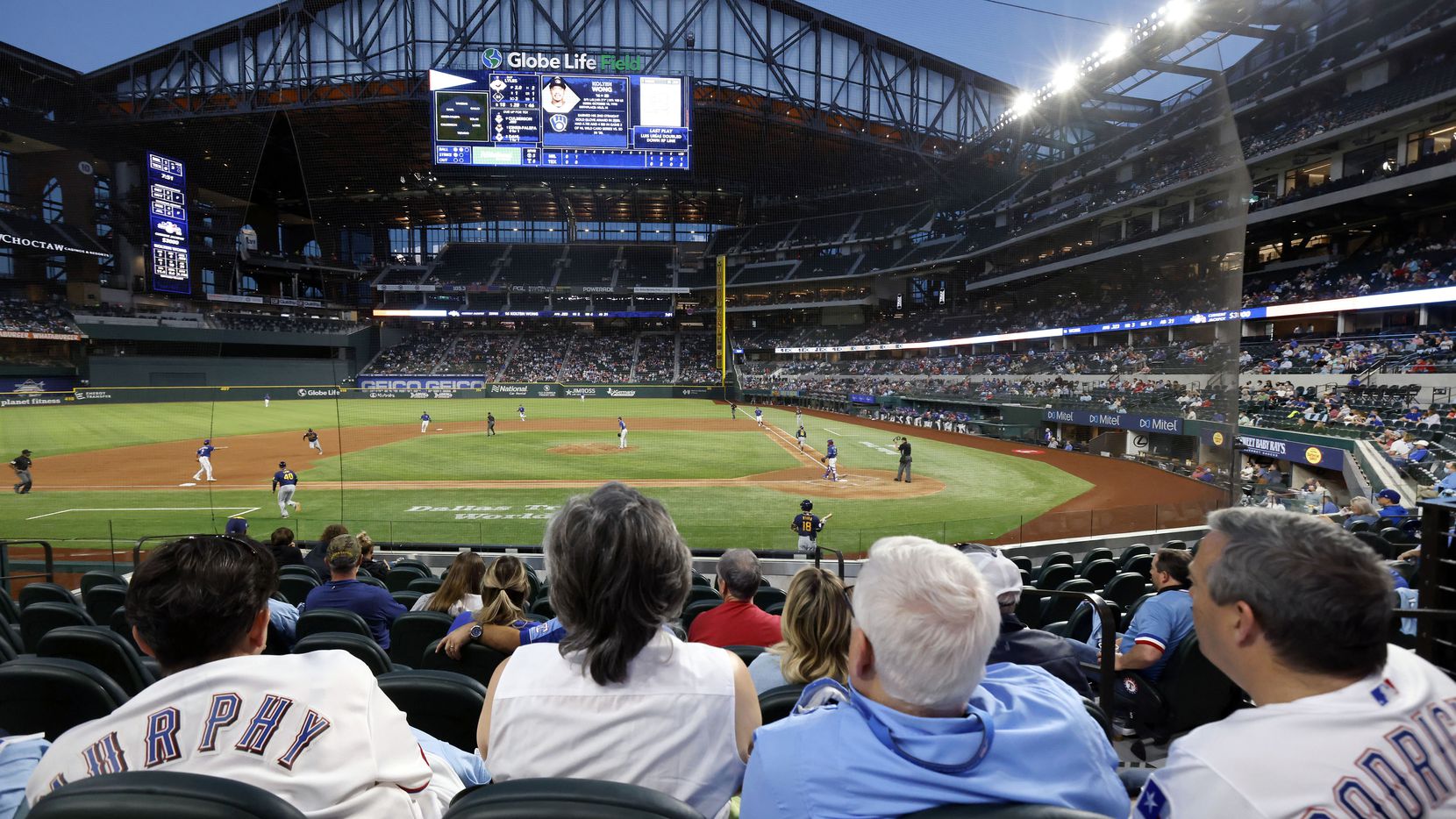 Aficionados podrán comprar boletos de $10 dólares para los juegos de la temporada 2022 de los Rangers de Texas en el Globe Life Field de Arlington.