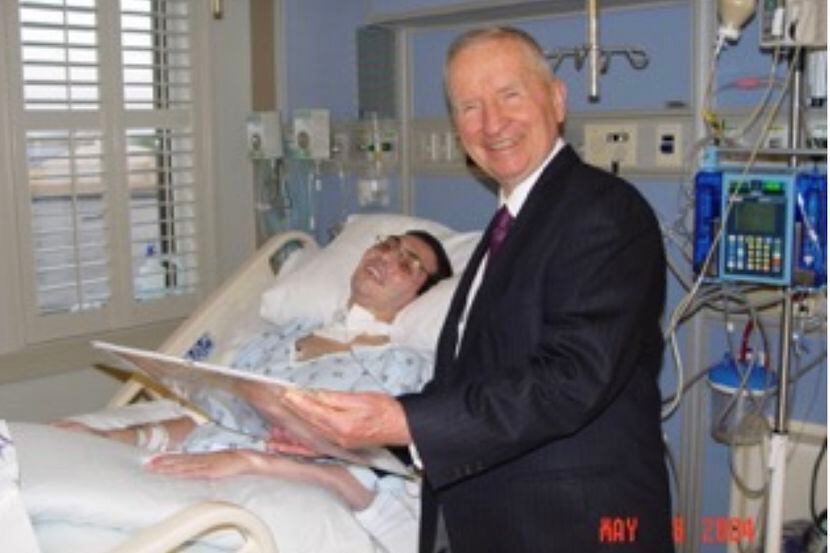 Ross Perot visits wounded veteran Alan Babin.