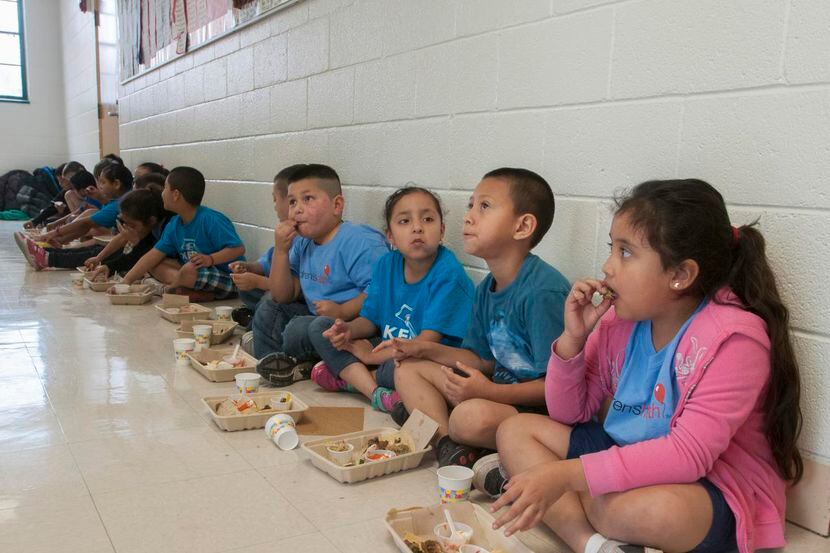Estudiantes de varias escuelas de DISD podrán recibir alimentos gratuitos durante el receso...