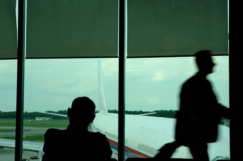 Por lo general, los viajeros con problemas visuales llegan al aeropuerto y solicitan un guía.