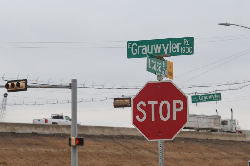 La intersección entre Loop 12 y Grauwyler Street, en Irving, en donde fue encontrado el...