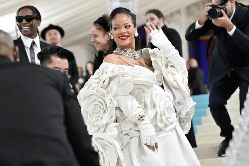 Rihanna llega a la gala del Instituto del Vestido del Museo Metropolitano de Arte para...
