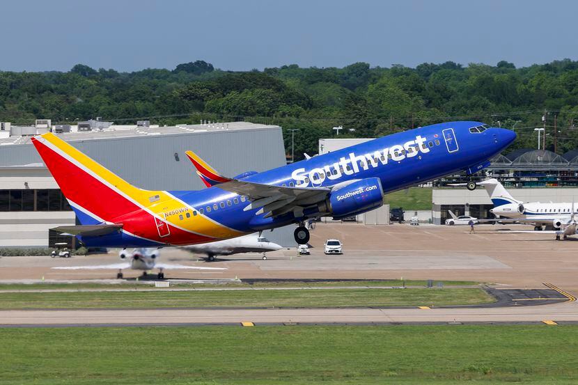 Un vuelo de Southwest Airlines despega en el aeropuerto Dallas Love Field, en Dallas, el...