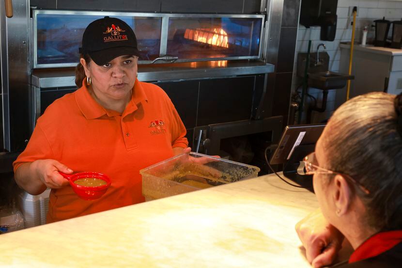 Verónica Veliomejía, propietaria de Tacos Los Gallitos, dedicaba su negocio a proveer...
