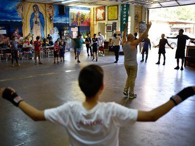 La Casa Guanajuato en Dallas ofrece clases de boxeo para niños y jóvenes este verano a un...