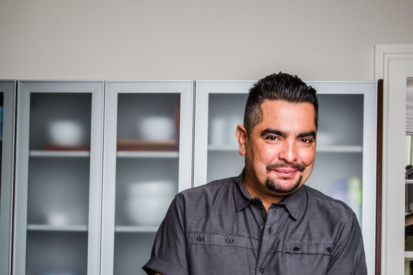 Celebrity Chef Aarón Sánchez talks food, family, and culture in