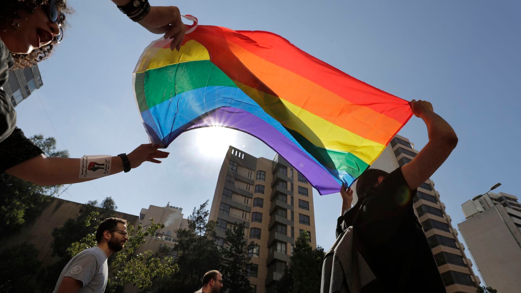 La bandera arco iris es el símbolo de la comunidad LGBTQ en todo el mundo.