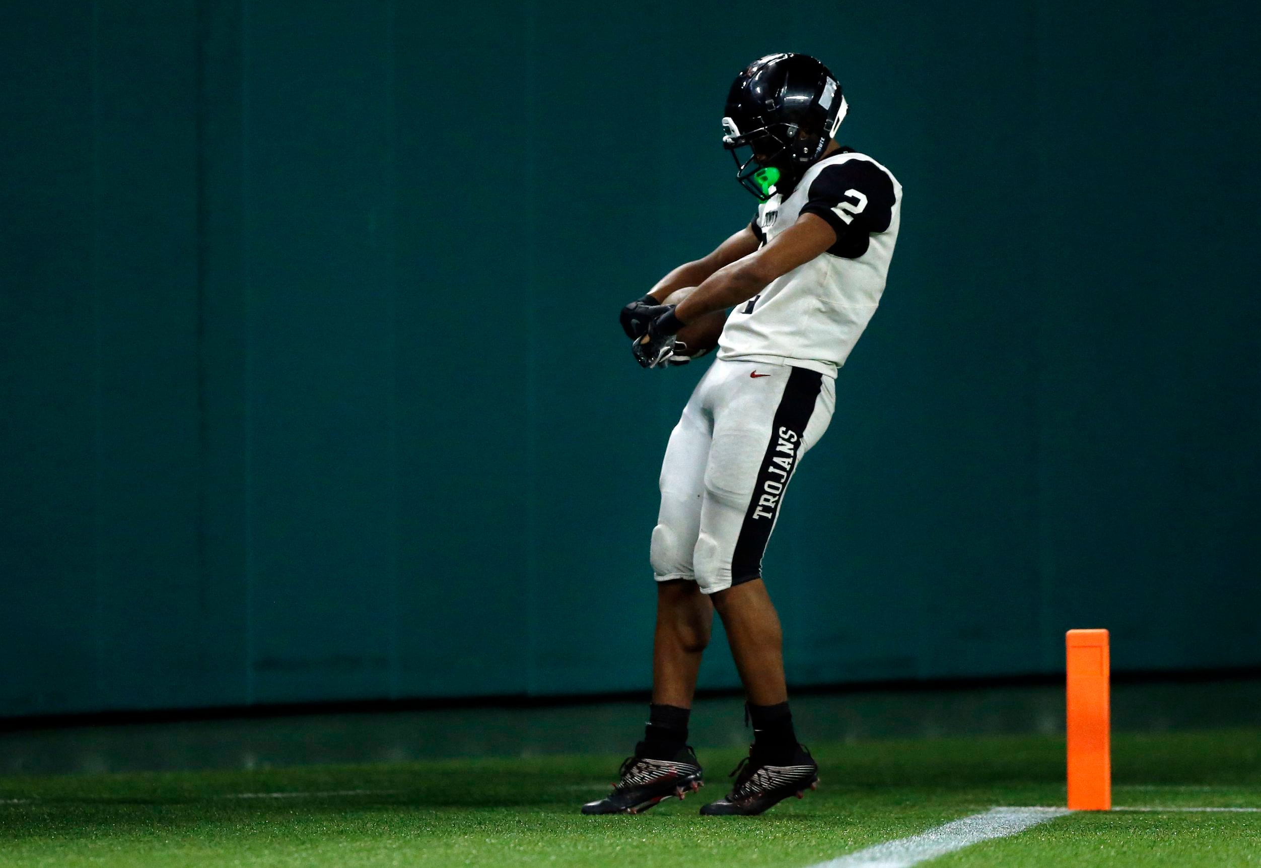 Euless Trinity running back Ollie Gordon (2) flexes in the end zone after scoring the...
