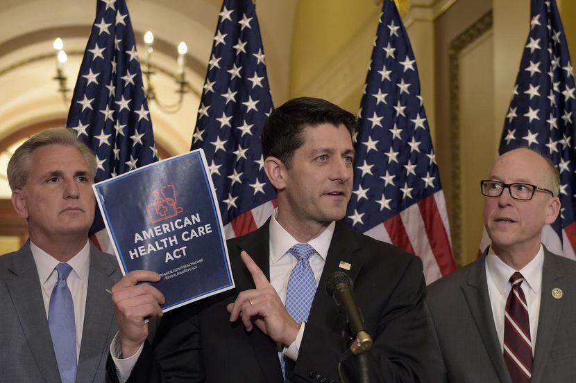 El presidente de la Cámara de representantes Paul Ryan presentó el plan republicano de salud...