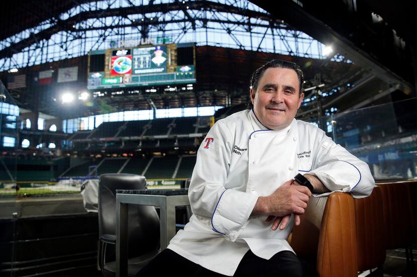 Cris Vazquez, chef ejecutivo d los Texas Rangers, posa para una foto en el Globe Life Field...