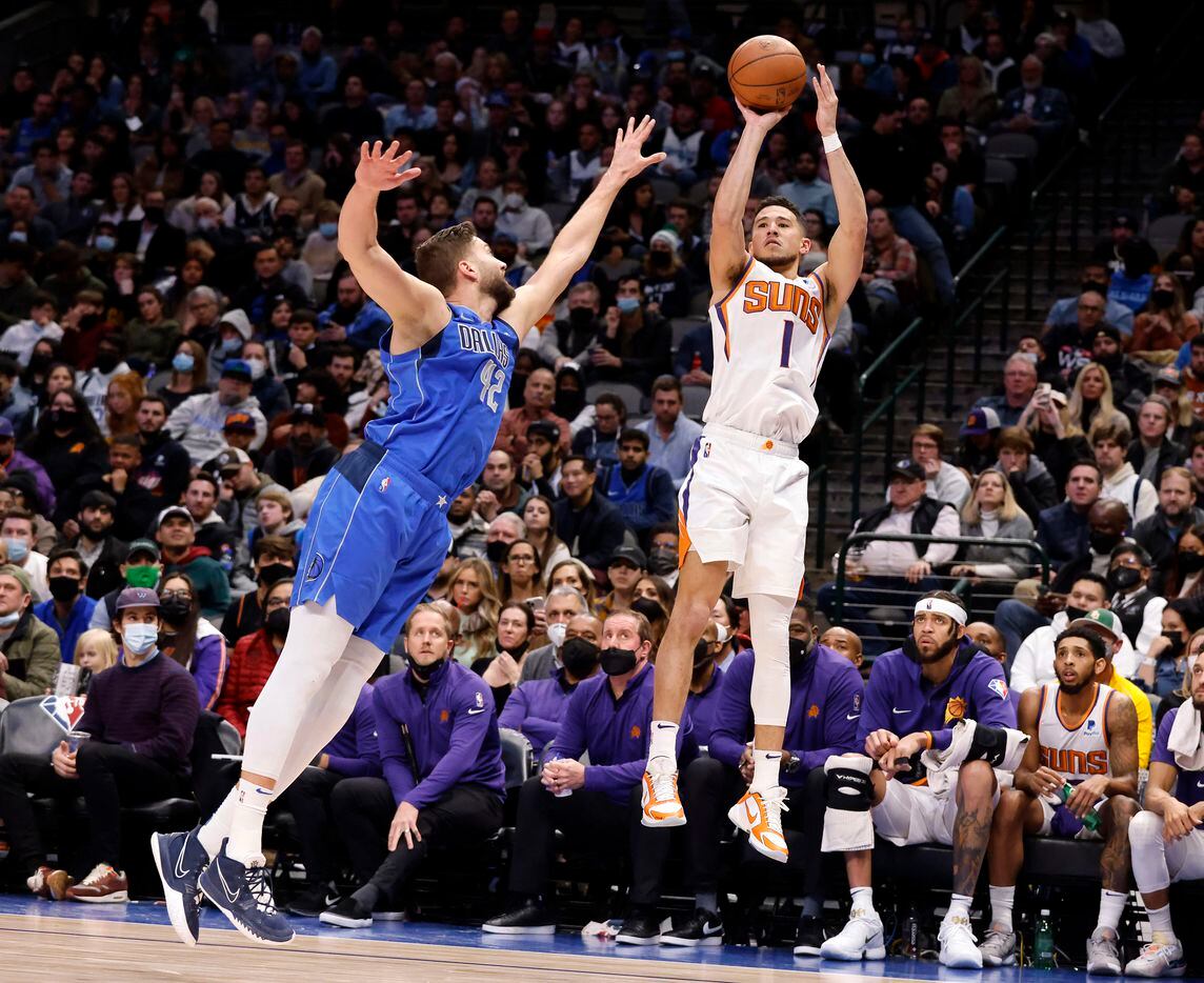 Dallas Mavericks forward Maxi Kleber (42) tries to defend Phoenix Suns guard Devin Booker...