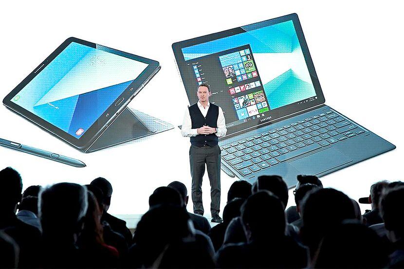 Samsung presentó dos nuevas tabletas que compiten en el mercado de las notebooks el 4 de...