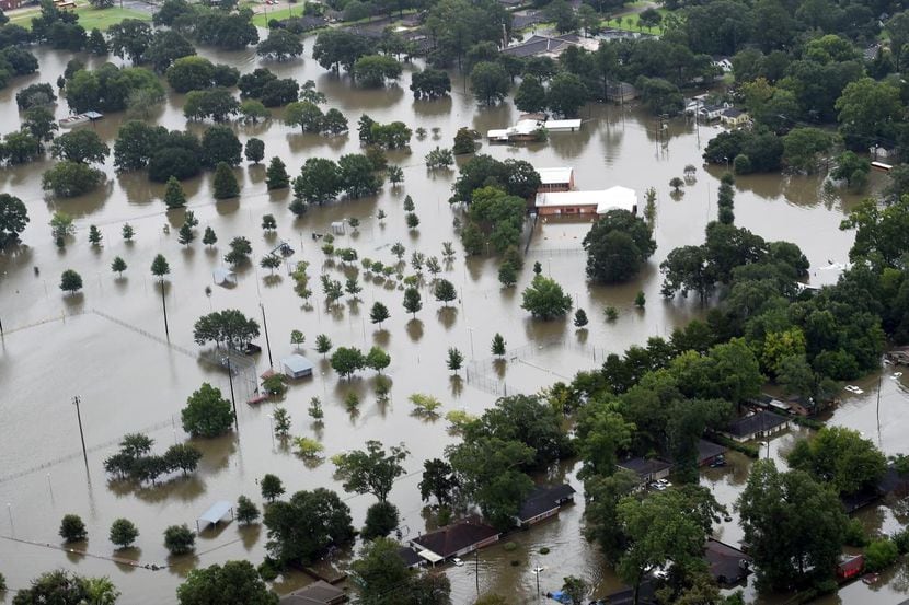 Baton Rouge se encuentra bajo varios pies de agua debido a las intensas lluvias. (AP/PATRICK...