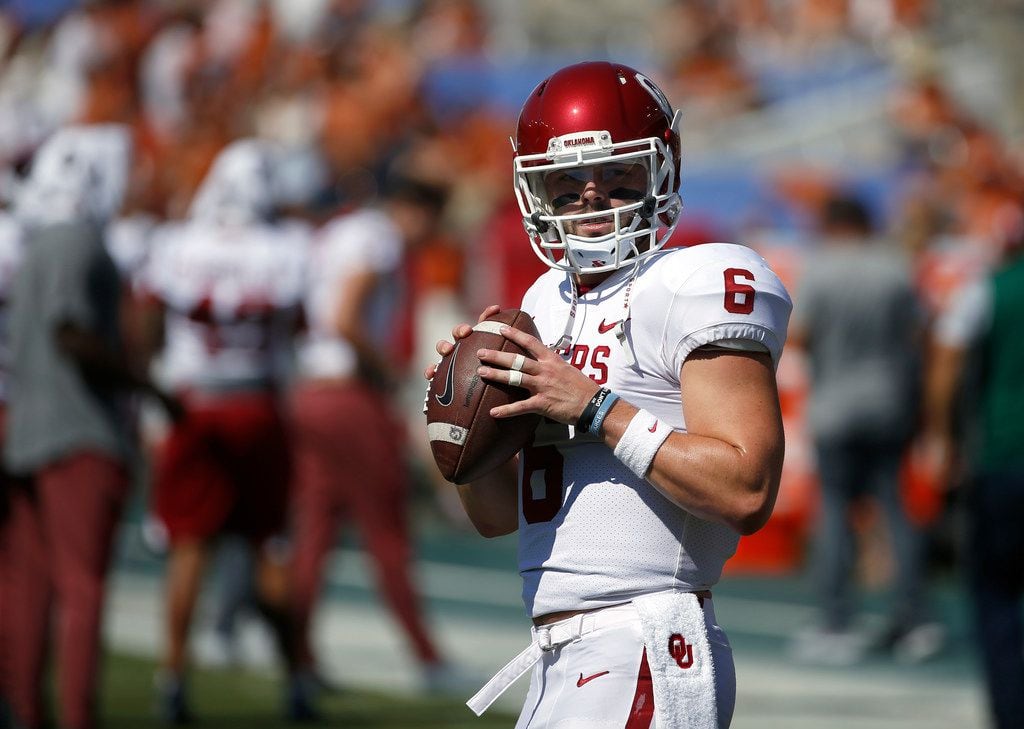 Oklahoma quarterback Baker Mayfield (6) warms up before playing Texas in an...