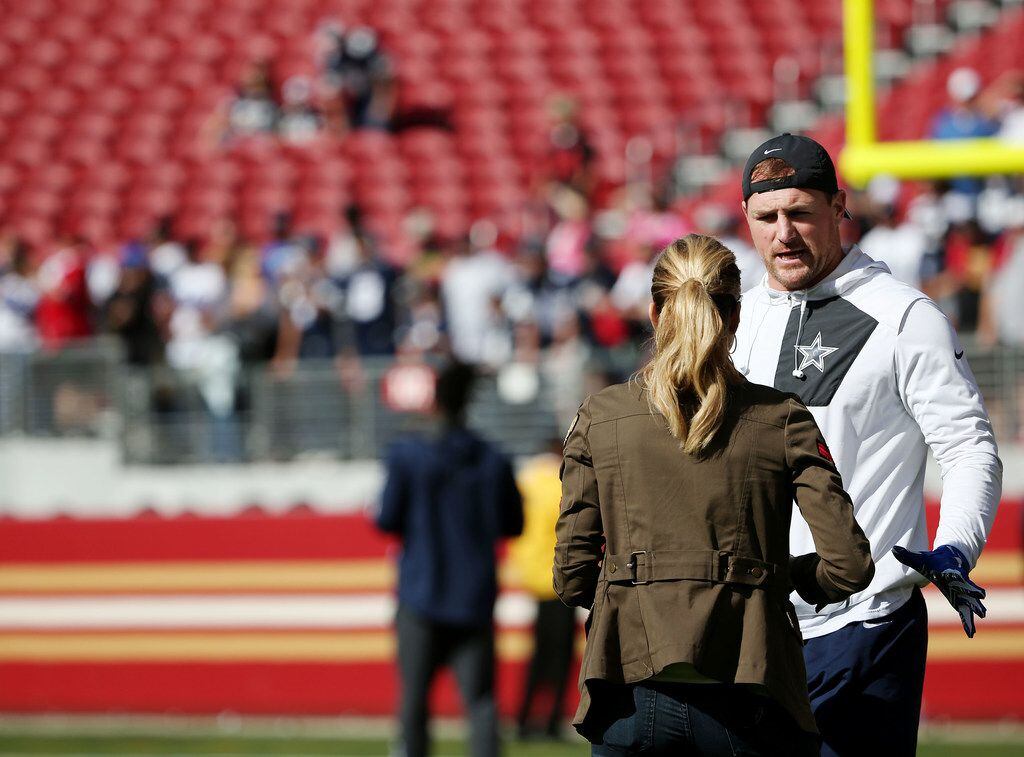 Dallas Cowboys tight end Jason Witten (82) speaks with broadcaster Erin Andrews before a...