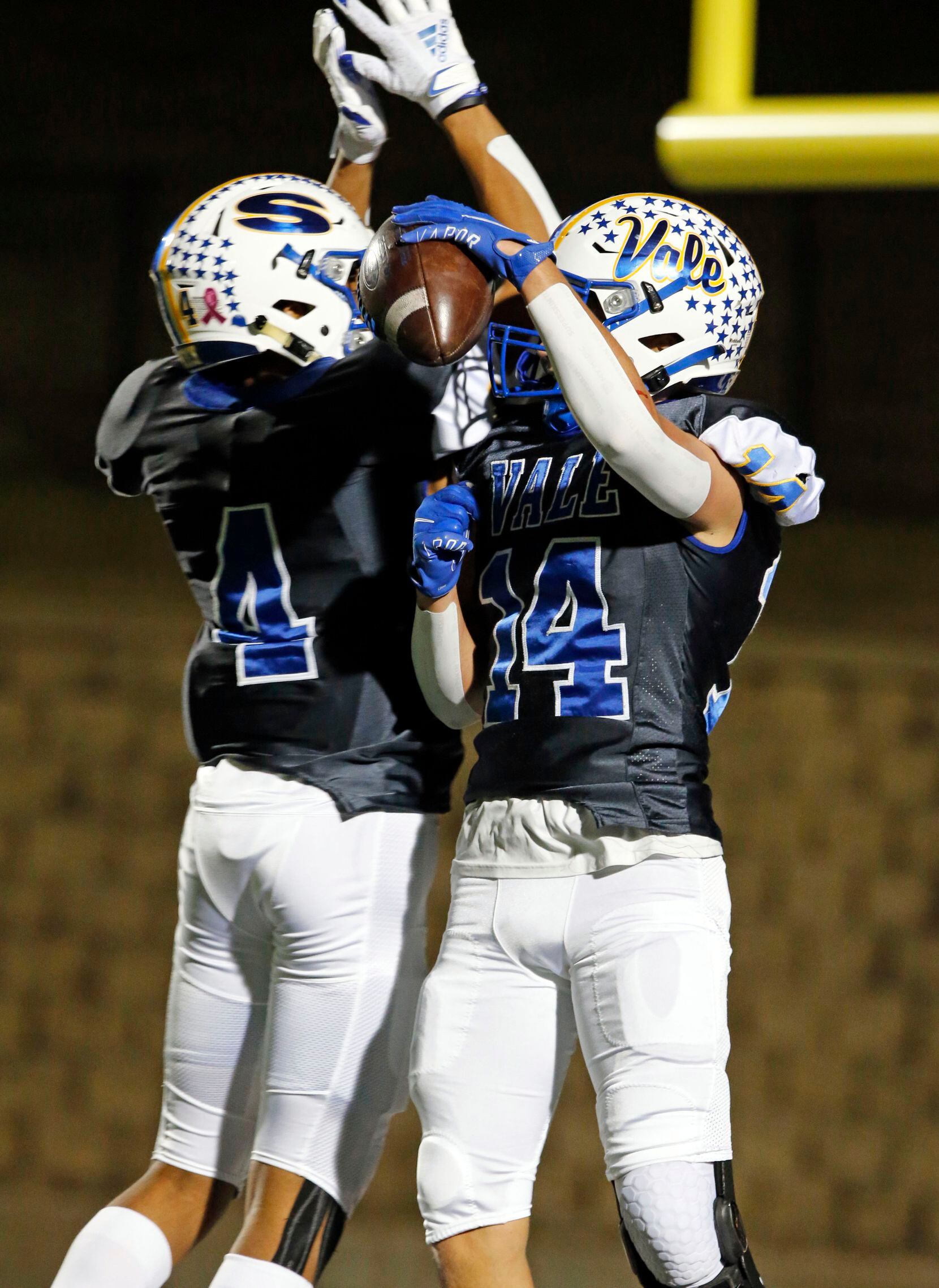 Sunnyvales Charlie Christopher (4) and Landry Laird (14) celebrate in the end zone after...