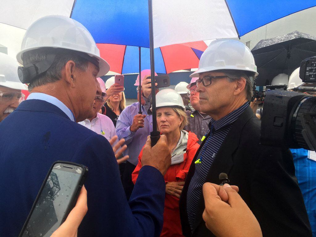 Energy Secretary Rick Perry, right, talks with Sen. Joe Manchin, D-W.Va., left, and Sen....