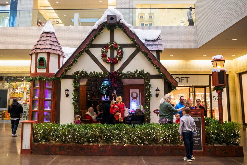 La Navidad en NorthPark lucirá un poco más normal este año aunque Santa será virtual por...